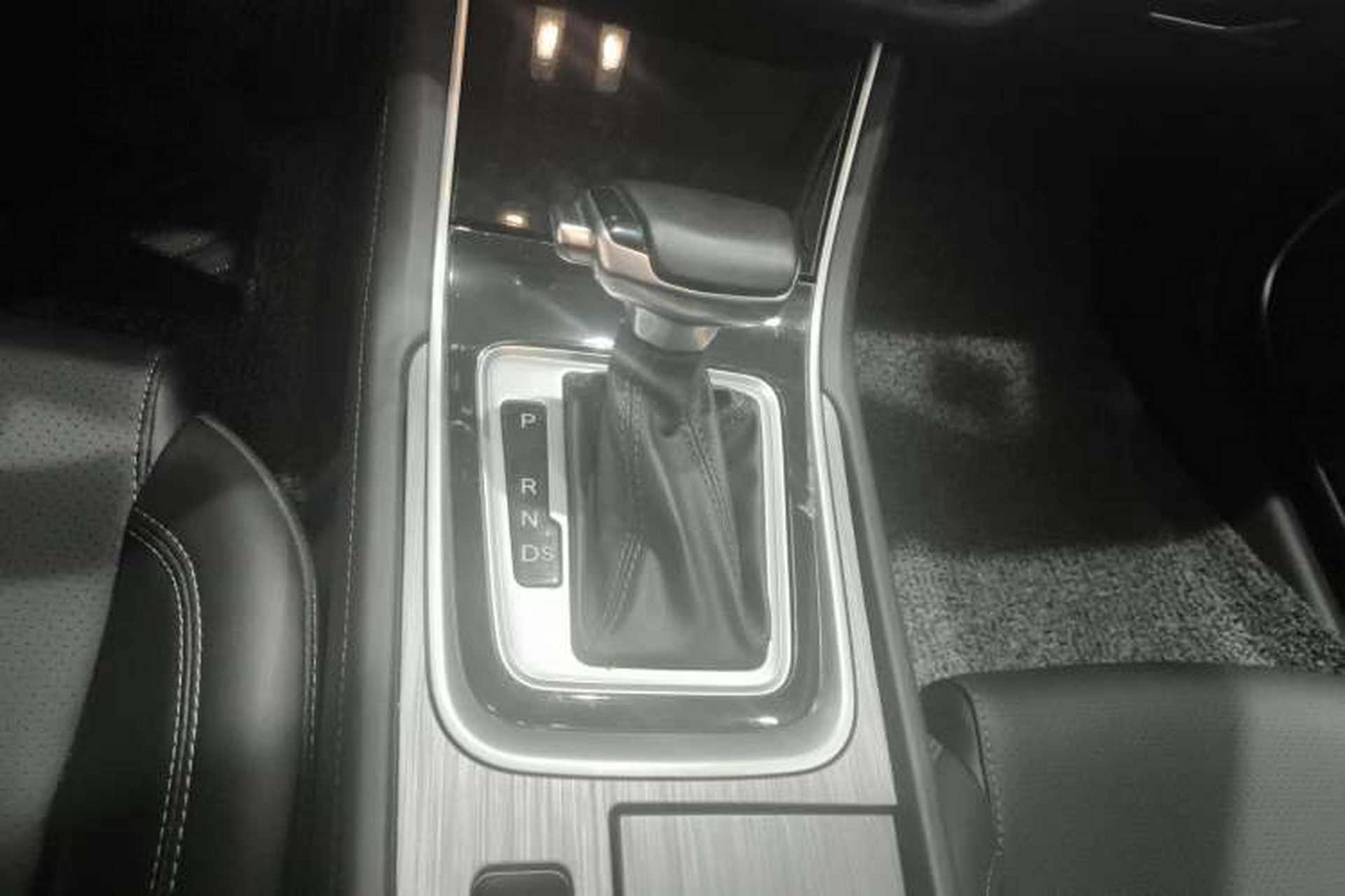 Used CHANGAN Ruicheng CC 2021 Blue Whale Edition 1.5T DCT Luxury Model Gear Lever