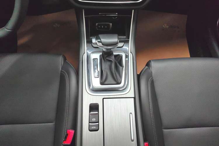 Used CHANGAN Ruicheng CC 2021 Blue Whale Edition 1.5T DCT Prestige Model Gear Lever