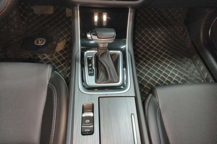 Used CHANGAN Ruicheng CC 2021 Blue Whale Edition 1.5T DCT Luxury Model Gear Lever