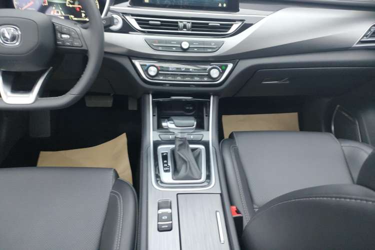 Used CHANGAN Ruicheng CC 2021 Blue Whale Edition 1.5T DCT Prestige Model Gear Lever