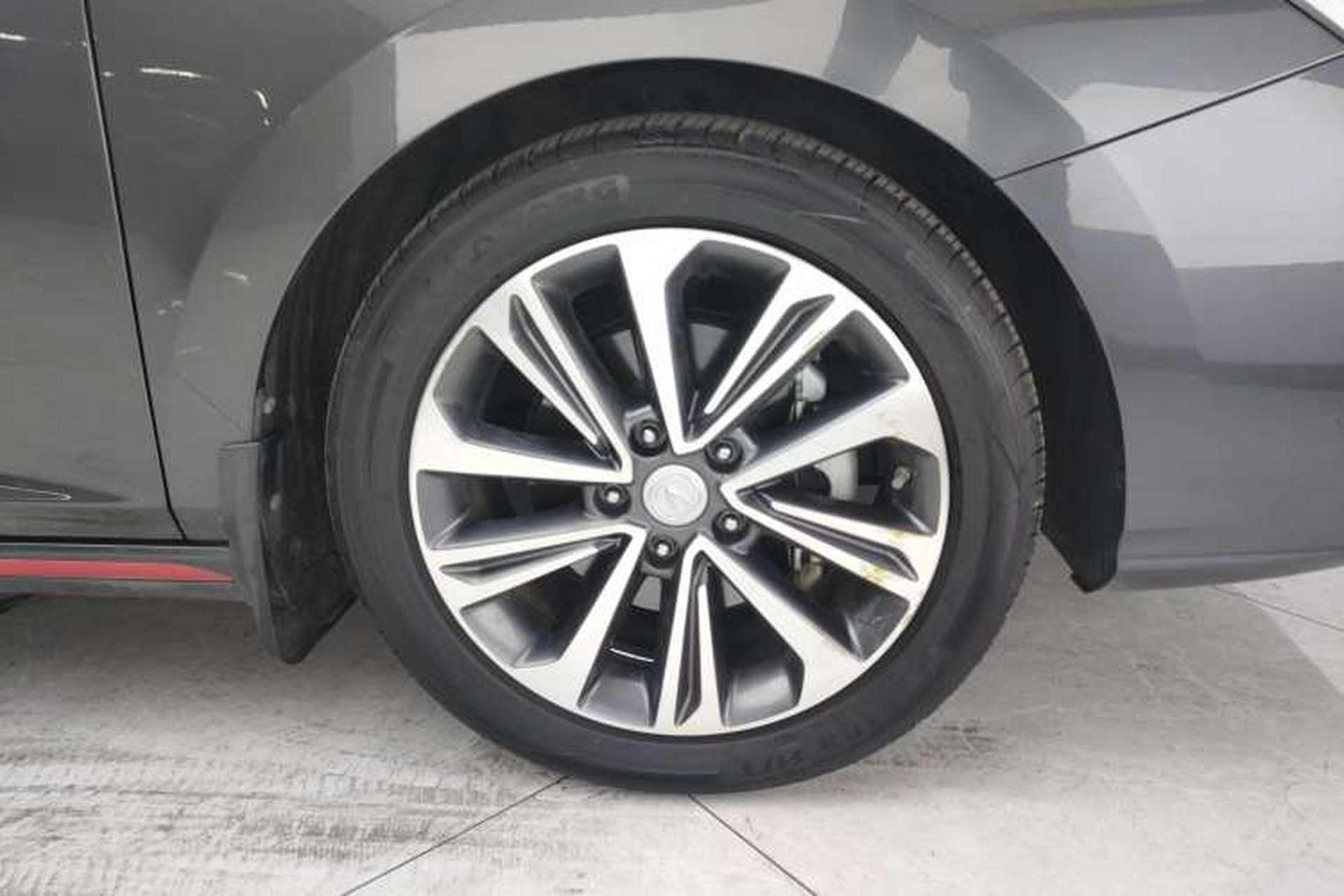 Used CHANGAN Ruicheng CC 2021 Blue Whale Edition 1.5T DCT Prestige Model Right Front Wheel Hub