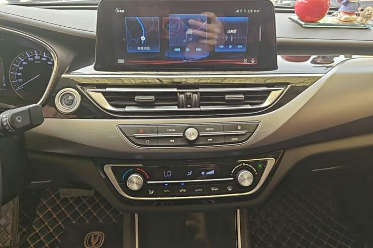 Used CHANGAN Ruicheng CC 2021 Blue Whale Edition 1.5T DCT Luxury Model Audio And AC Panel