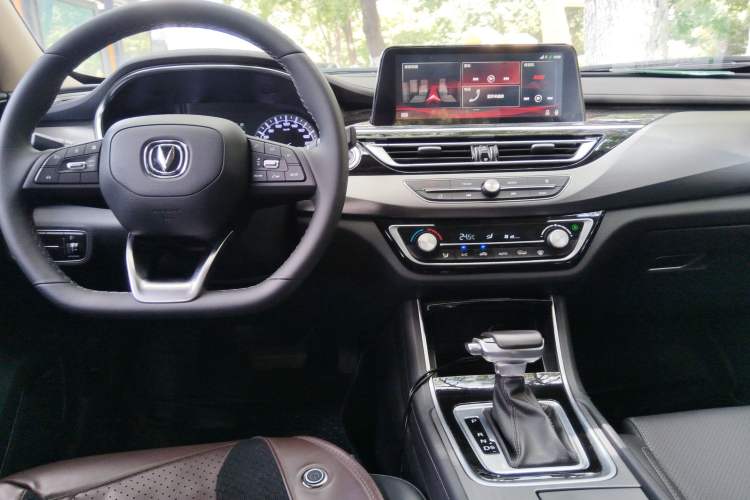 Used CHANGAN Ruicheng CC 2021 Blue Whale Edition 1.5T DCT Luxury Model Center Console