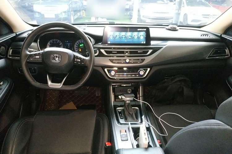 Used CHANGAN Ruicheng CC 2021 Blue Whale Edition 1.5T DCT Luxury Model Center Console