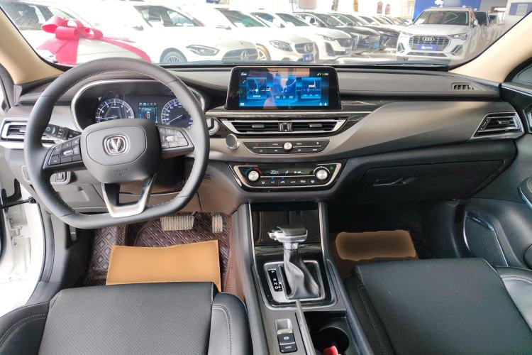 Used CHANGAN Ruicheng CC 2021 Blue Whale Edition 1.5T DCT Luxury Model Center Console