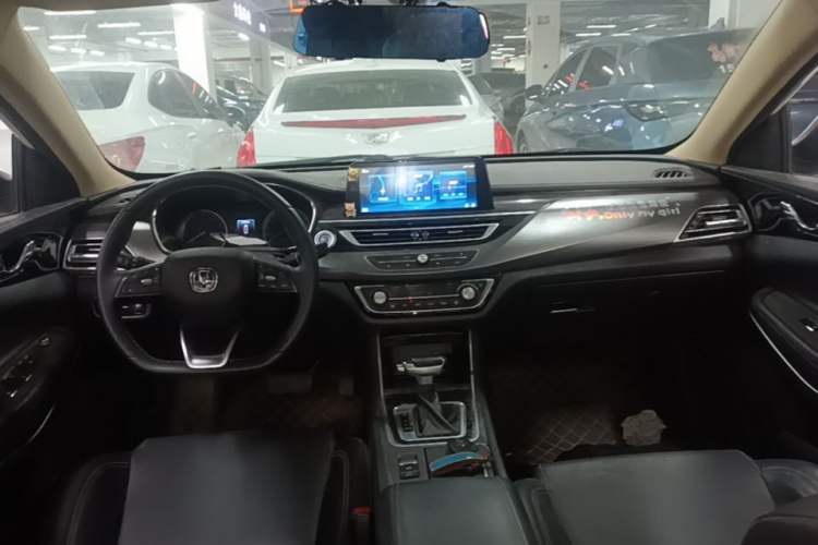 Used CHANGAN Ruicheng CC 2021 Blue Whale Edition 1.5T DCT Luxury Model Center Console