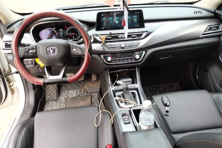 Used CHANGAN Ruicheng CC 2021 Blue Whale Edition 1.5T DCT Prestige Model Center Console