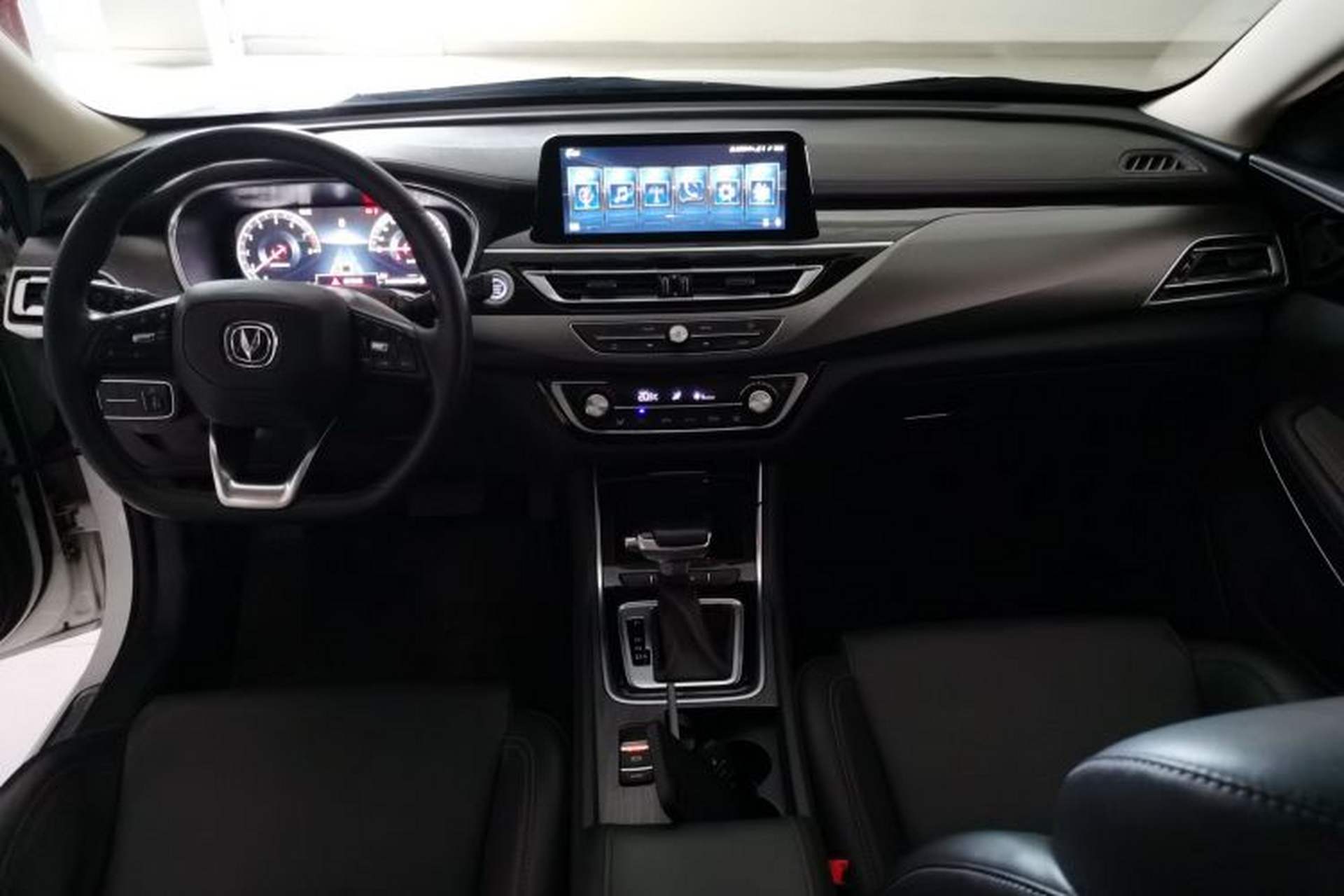 Used CHANGAN Ruicheng CC 2021 Blue Whale Edition 1.5T DCT Prestige Model Center Console