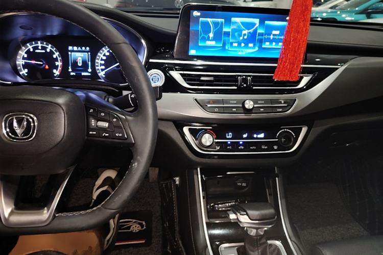 Used CHANGAN Ruicheng CC 2021 Blue Whale Edition 1.5T DCT Elite Model Center Console