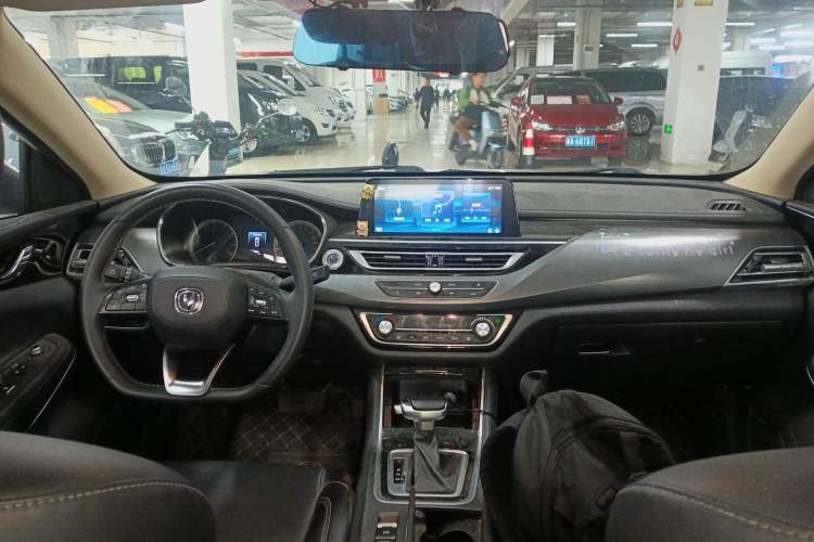 Used CHANGAN Ruicheng CC 2021 Blue Whale Edition 1.5T DCT Luxury Model Center Console