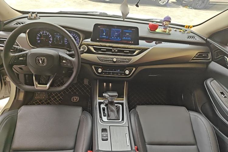Used CHANGAN Ruicheng CC 2021 Blue Whale Edition 1.5T DCT Luxury Model Center Console