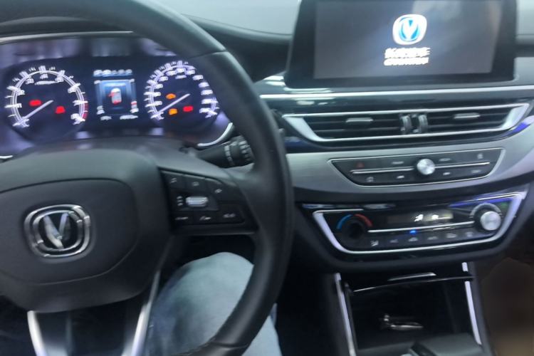 Used CHANGAN Ruicheng CC 2021 Blue Whale Edition 1.5T DCT Luxury Model Center Console