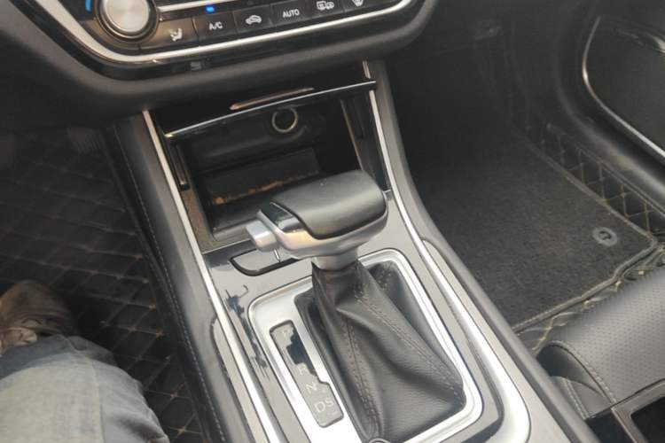 Used CHANGAN Ruicheng CC 2021 Blue Whale Edition 1.5T DCT Prestige Model Gear Lever
