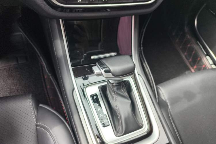Used CHANGAN Ruicheng CC 2021 Blue Whale Edition 1.5T DCT Luxury Model Gear Lever