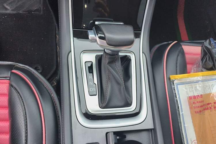 Used CHANGAN Ruicheng CC 2021 Blue Whale Edition 1.5T DCT Luxury Model Gear Lever