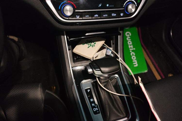 Used CHANGAN Ruicheng CC 2021 Blue Whale Edition 1.5T DCT Prestige Model Gear Lever