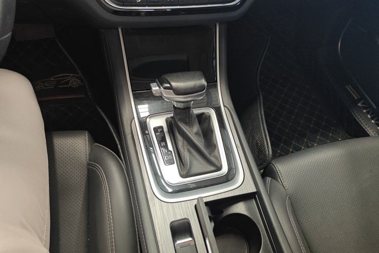 Used CHANGAN Ruicheng CC 2021 Blue Whale Edition 1.5T DCT Luxury Model Gear Lever