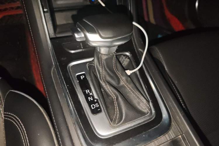 Used CHANGAN Ruicheng CC 2021 Blue Whale Edition 1.5T DCT Luxury Model Gear Lever