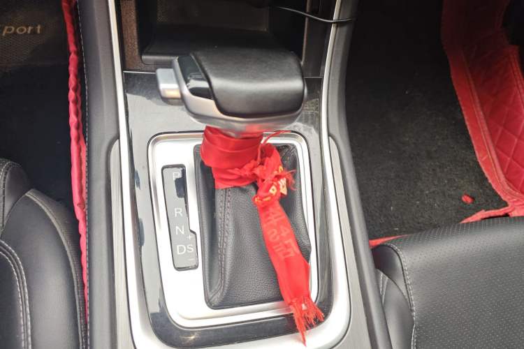 Used CHANGAN Ruicheng CC 2021 Blue Whale Edition 1.5T DCT Elite Model Gear Lever