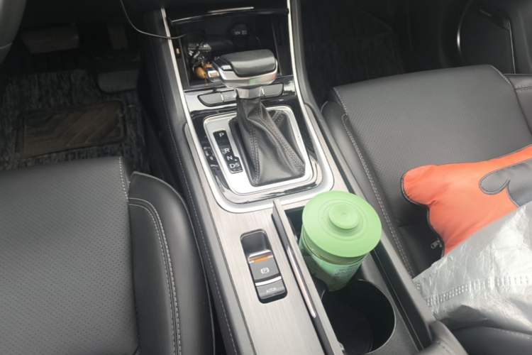 Used CHANGAN Ruicheng CC 2021 Blue Whale Edition 1.5T DCT Prestige Model Gear Lever