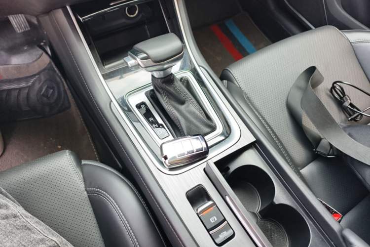 Used CHANGAN Ruicheng CC 2021 Blue Whale Edition 1.5T DCT Luxury Model Gear Lever