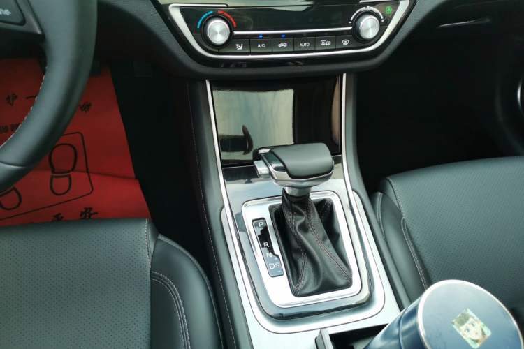 Used CHANGAN Ruicheng CC 2021 Blue Whale Edition 1.5T DCT Luxury Model Gear Lever