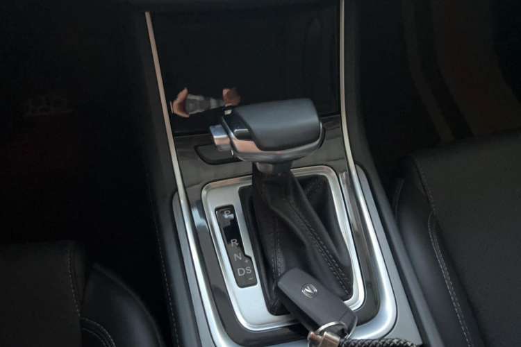 Used CHANGAN Ruicheng CC 2021 Blue Whale Edition 1.5T DCT Prestige Model Gear Lever