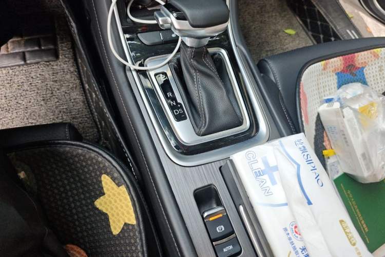 Used CHANGAN Ruicheng CC 2021 Blue Whale Edition 1.5T DCT Prestige Model Gear Lever