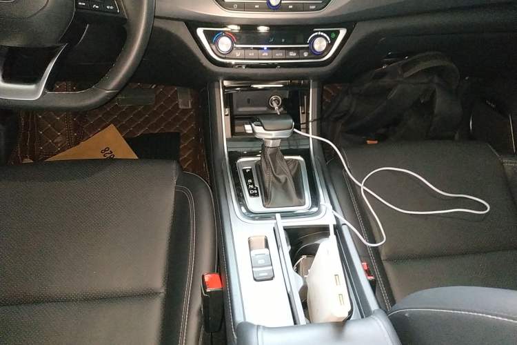 Used CHANGAN Ruicheng CC 2021 Blue Whale Edition 1.5T DCT Luxury Model Gear Lever