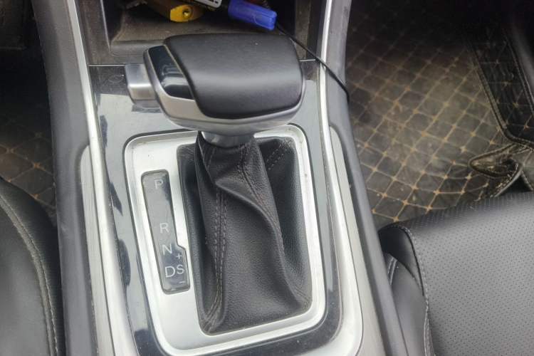 Used CHANGAN Ruicheng CC 2021 Blue Whale Edition 1.5T DCT Luxury Model Gear Lever