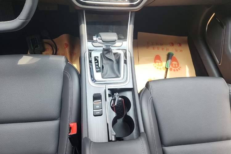 Used CHANGAN Ruicheng CC 2021 Blue Whale Edition 1.5T DCT Prestige Model Gear Lever