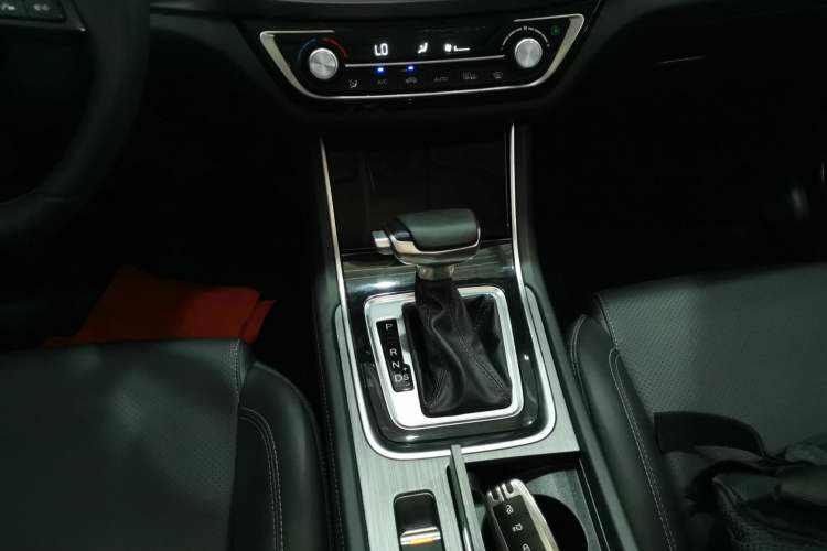 Used CHANGAN Ruicheng CC 2021 Blue Whale Edition 1.5T DCT Luxury Model Gear Lever