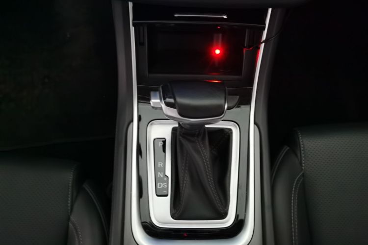 Used CHANGAN Ruicheng CC 2021 Blue Whale Edition 1.5T DCT Prestige Model Gear Lever