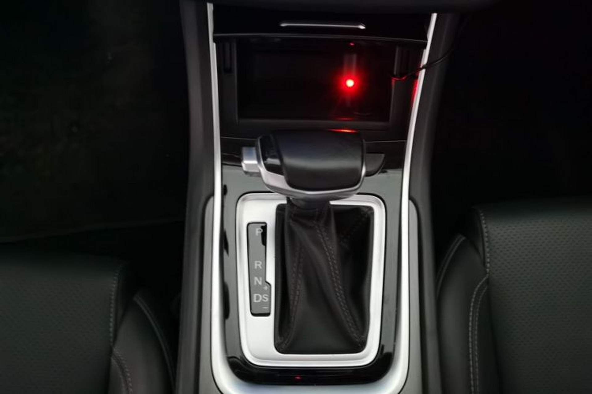 Used CHANGAN Ruicheng CC 2021 Blue Whale Edition 1.5T DCT Prestige Model Gear Lever