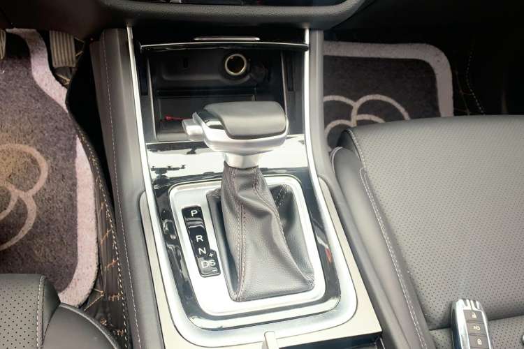 Used CHANGAN Ruicheng CC 2021 Blue Whale Edition 1.5T DCT Luxury Model Gear Lever