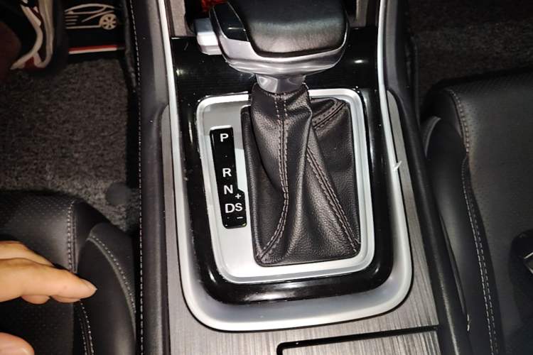 Used CHANGAN Ruicheng CC 2021 Blue Whale Edition 1.5T DCT Elite Model Gear Lever