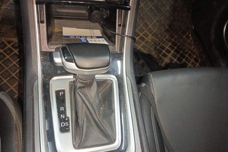 Used CHANGAN Ruicheng CC 2021 Blue Whale Edition 1.5T DCT Luxury Model Gear Lever