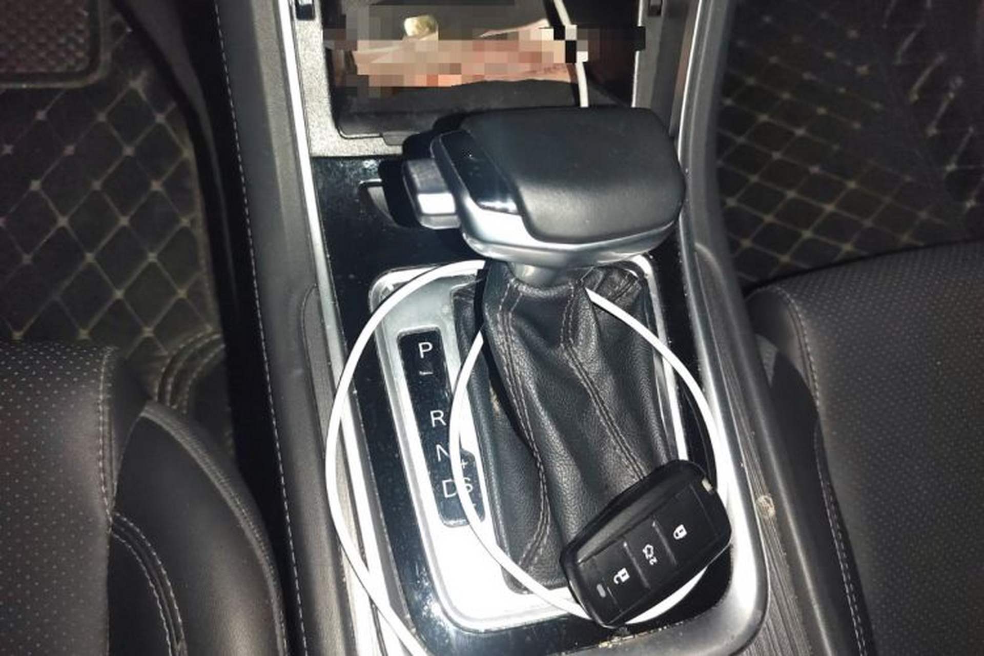Used CHANGAN Ruicheng CC 2021 Blue Whale Edition 1.5T DCT Prestige Model Gear Lever