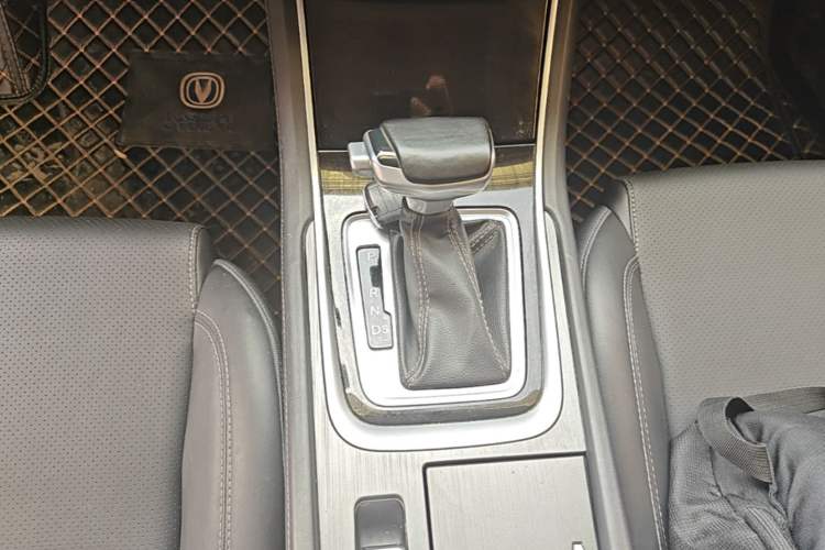 Used CHANGAN Ruicheng CC 2021 Blue Whale Edition 1.5T DCT Luxury Model Gear Lever