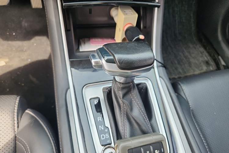 Used CHANGAN Ruicheng CC 2021 Blue Whale Edition 1.5T DCT Luxury Model Gear Lever