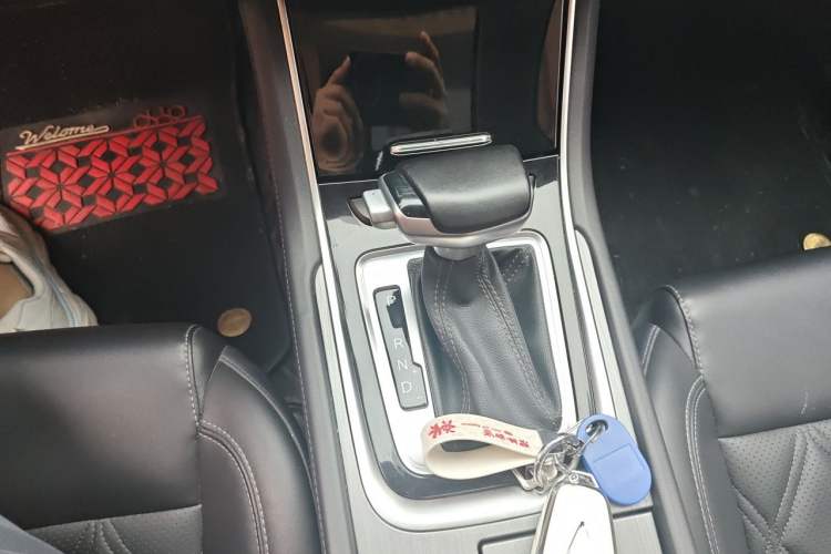 Used CHANGAN Ruicheng CC 2021 Blue Whale Edition 1.5T DCT Prestige Model Gear Lever