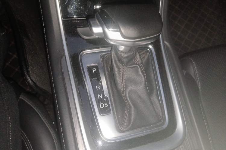 Used CHANGAN Ruicheng CC 2021 Blue Whale Edition 1.5T DCT Prestige Model Gear Lever