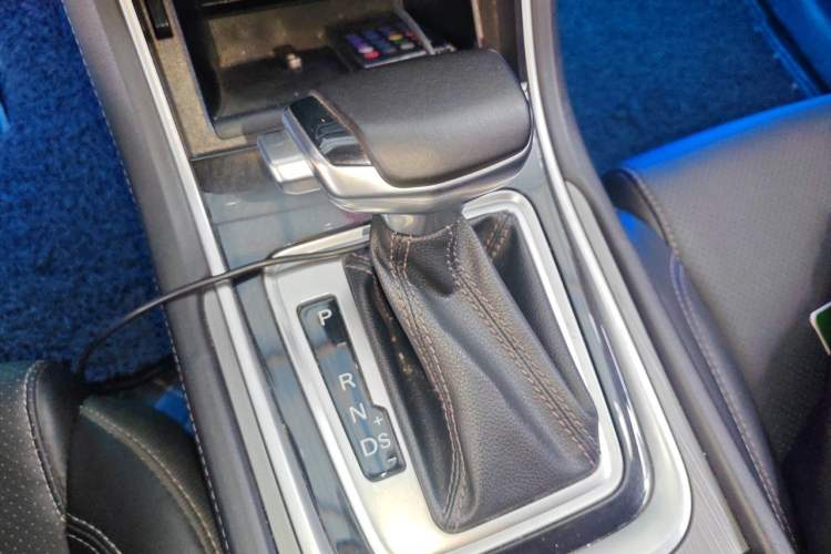 Used CHANGAN Ruicheng CC 2021 Blue Whale Edition 1.5T DCT Elite Model Gear Lever