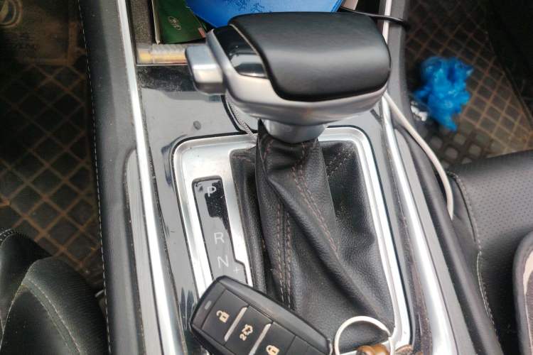 Used CHANGAN Ruicheng CC 2021 Blue Whale Edition 1.5T DCT Luxury Model Gear Lever