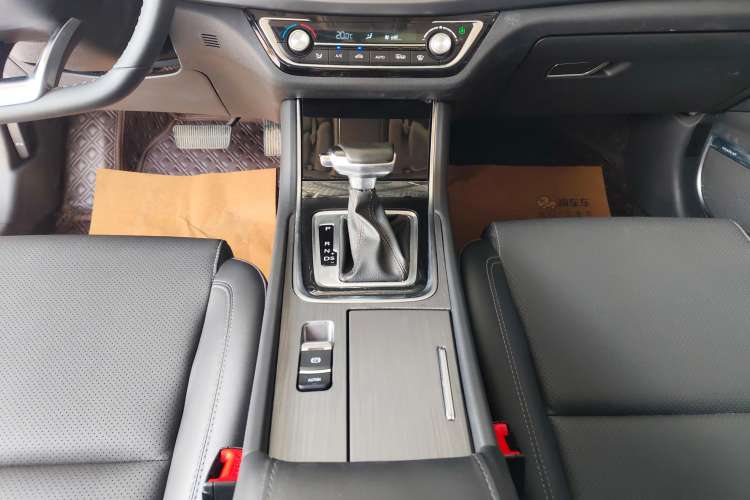 Used CHANGAN Ruicheng CC 2021 Blue Whale Edition 1.5T DCT Luxury Model Gear Lever