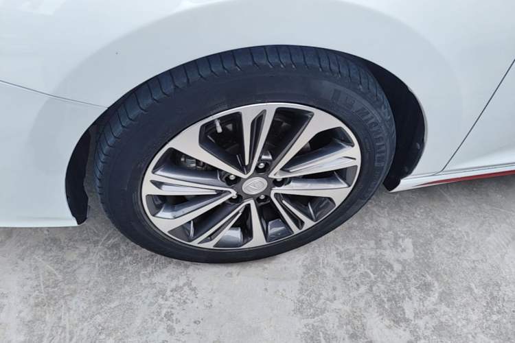 Used CHANGAN Ruicheng CC 2021 Blue Whale Edition 1.5T DCT Luxury Model Left Front Wheel Hub