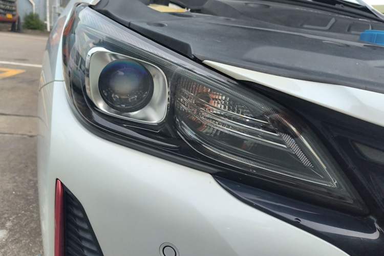 Used CHANGAN Ruicheng CC 2021 Blue Whale Edition 1.5T DCT Luxury Model Right Front Headlight