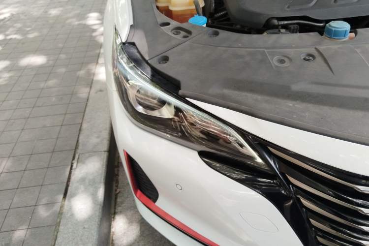 Used CHANGAN Ruicheng CC 2021 Blue Whale Edition 1.5T DCT Luxury Model Right Front Headlight