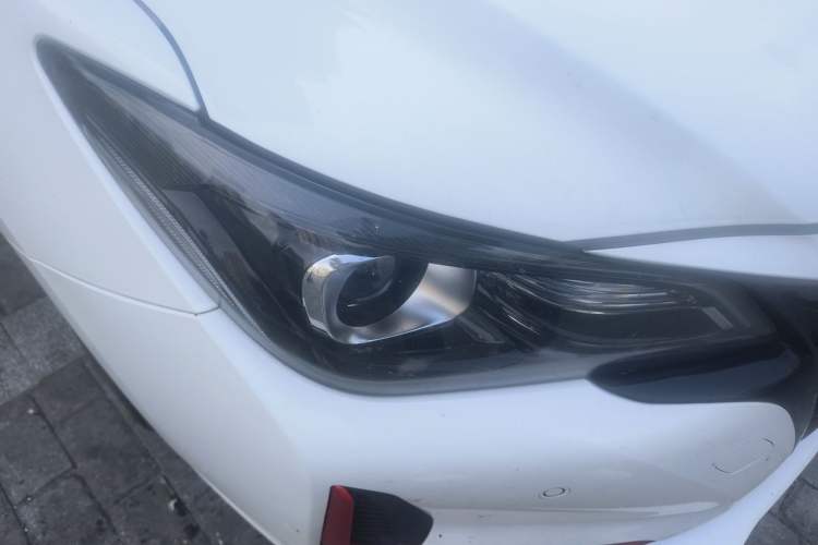 Used CHANGAN Ruicheng CC 2021 Blue Whale Edition 1.5T DCT Luxury Model Right Front Headlight