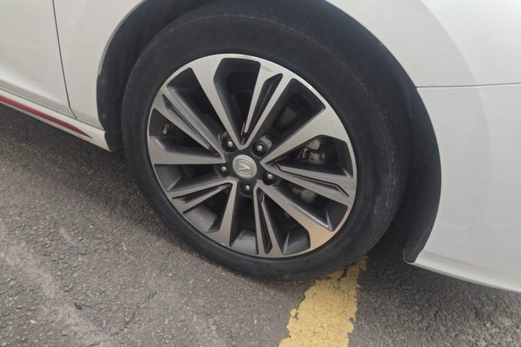 Used CHANGAN Ruicheng CC 2021 Blue Whale Edition 1.5T DCT Luxury Model Right Front Wheel Hub